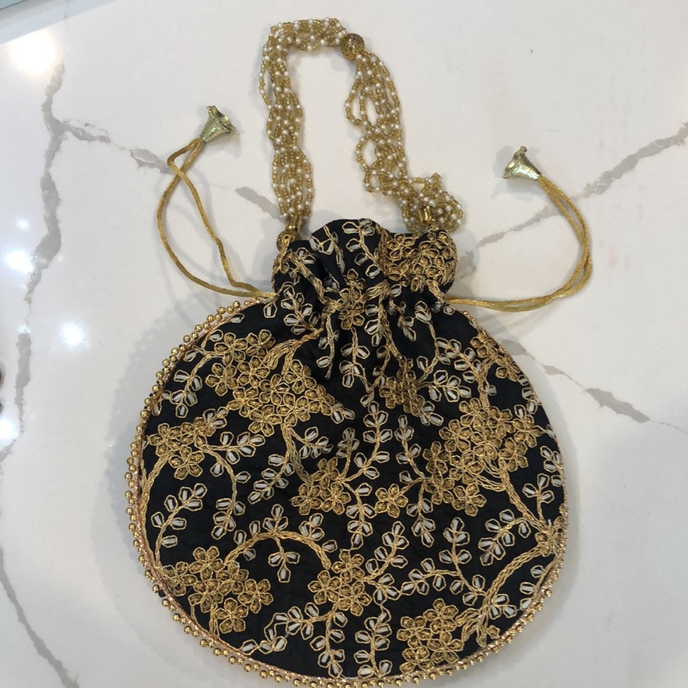 Embroidered pouch bag - Picture 3 of 3